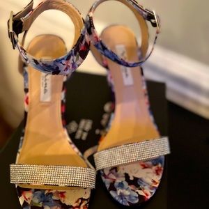 SoLange - YF Multi Florida shoes by NINA, size 8 1/2M NWT this is an open Sandal